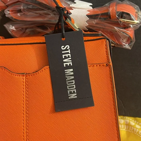 Steve Madden Cross hand Bag - Picture 3 of 3